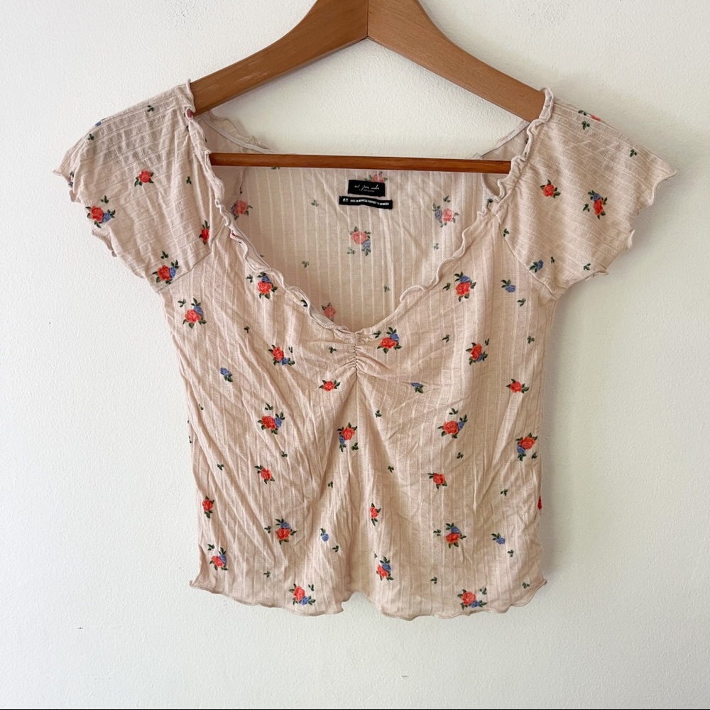UO OUT FROM UNDER Cropped Floral Short Sleeve Top